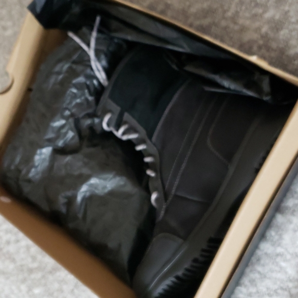 UGG Men Eliasson black laced up leather winter boots - Picture 11 of 13